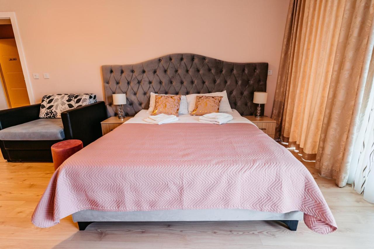 Hotel Lotos Depandans à Ni Extérieur photo