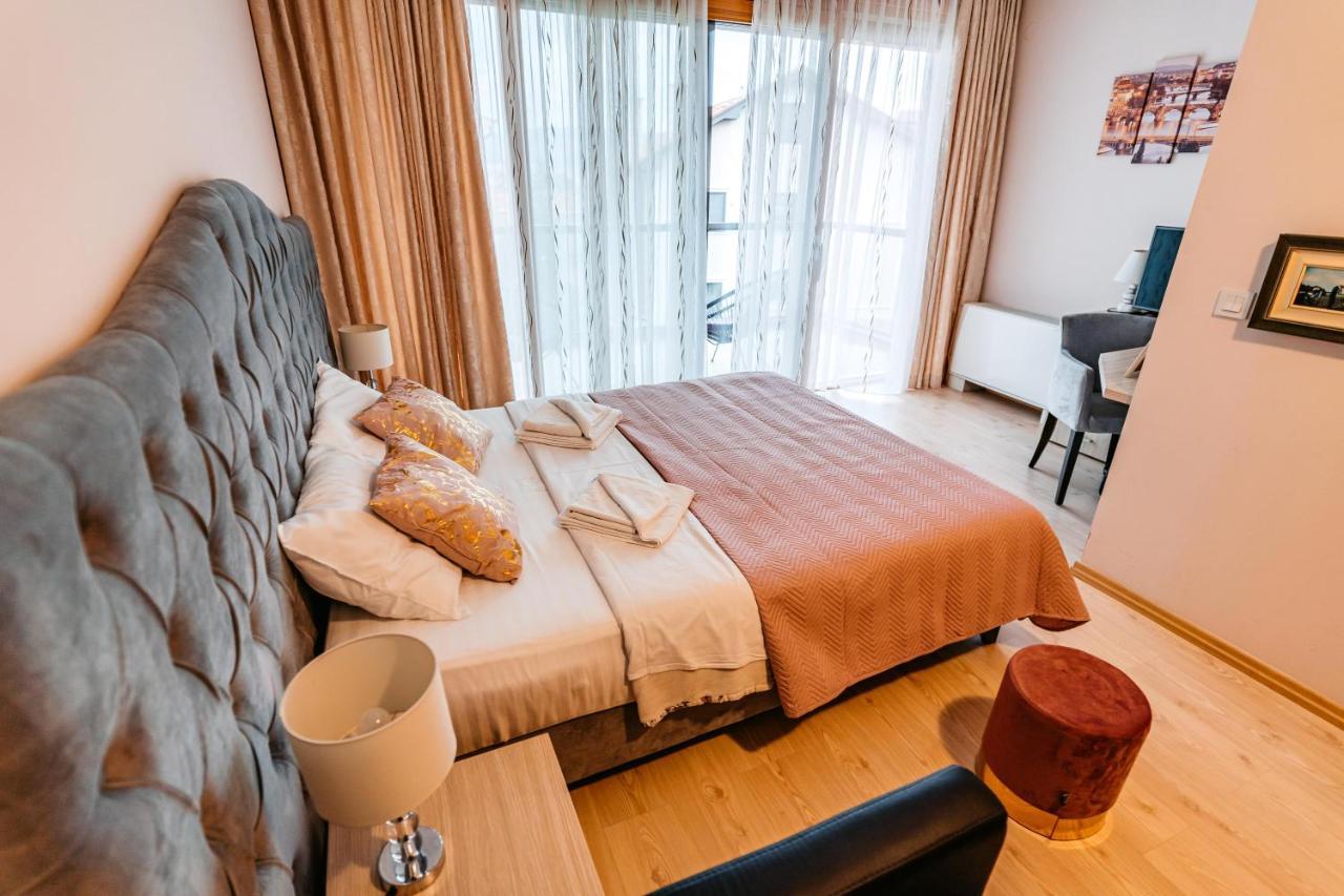 Hotel Lotos Depandans à Ni Extérieur photo