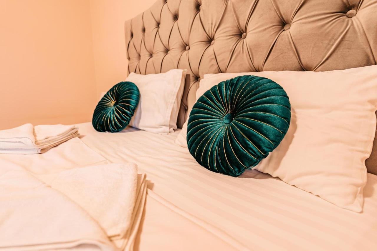Hotel Lotos Depandans à Ni Extérieur photo