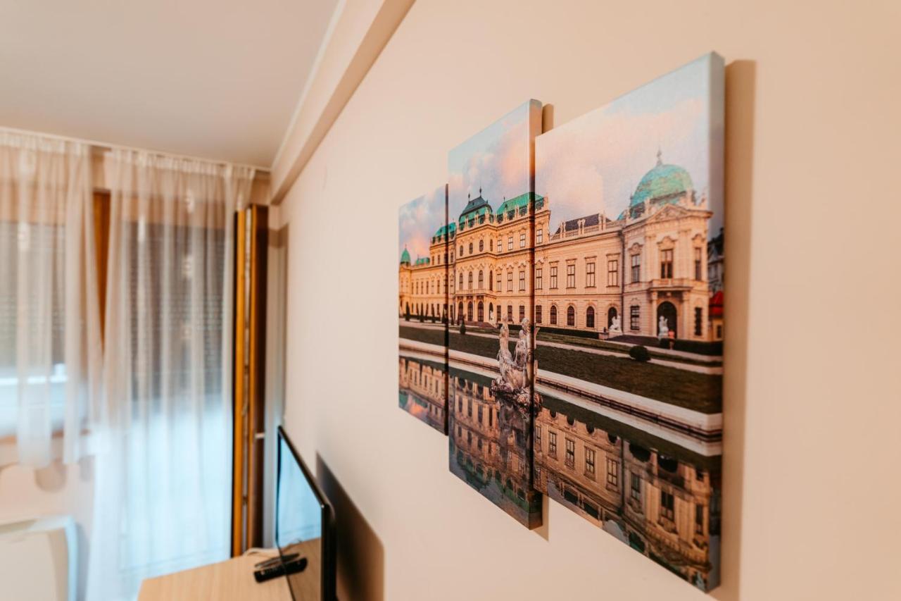 Hotel Lotos Depandans à Ni Extérieur photo