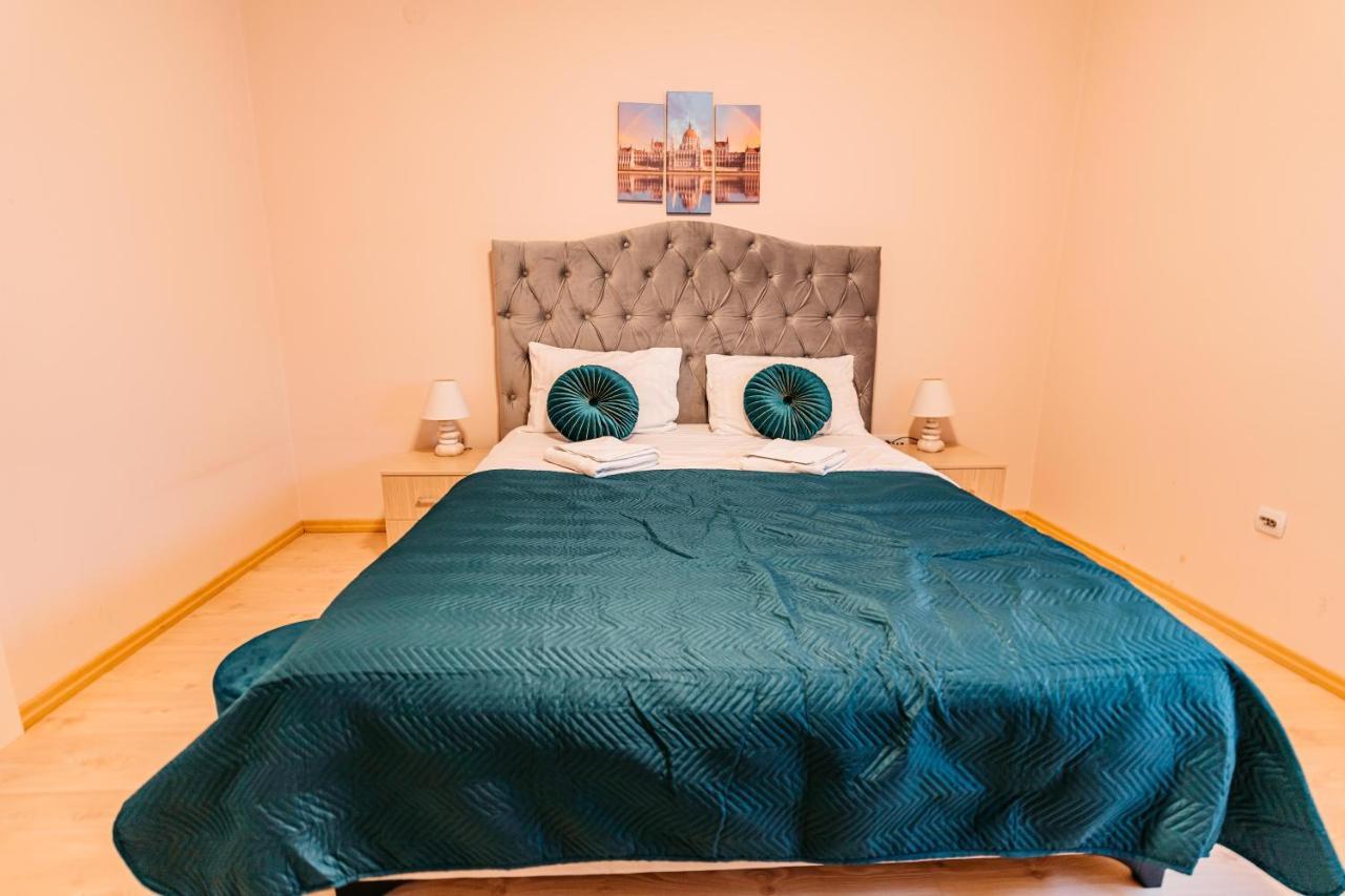 Hotel Lotos Depandans à Ni Extérieur photo