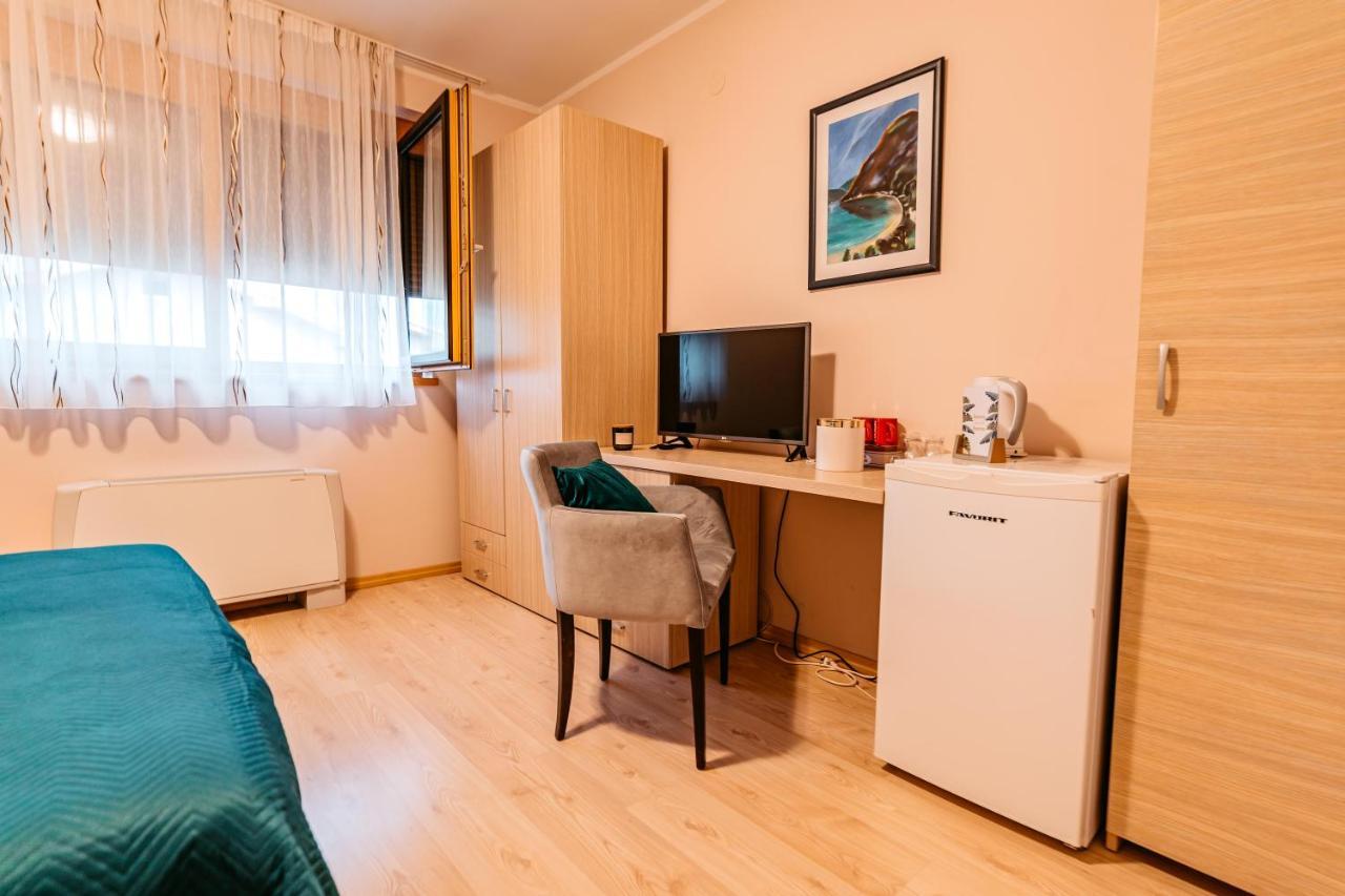 Hotel Lotos Depandans à Ni Extérieur photo