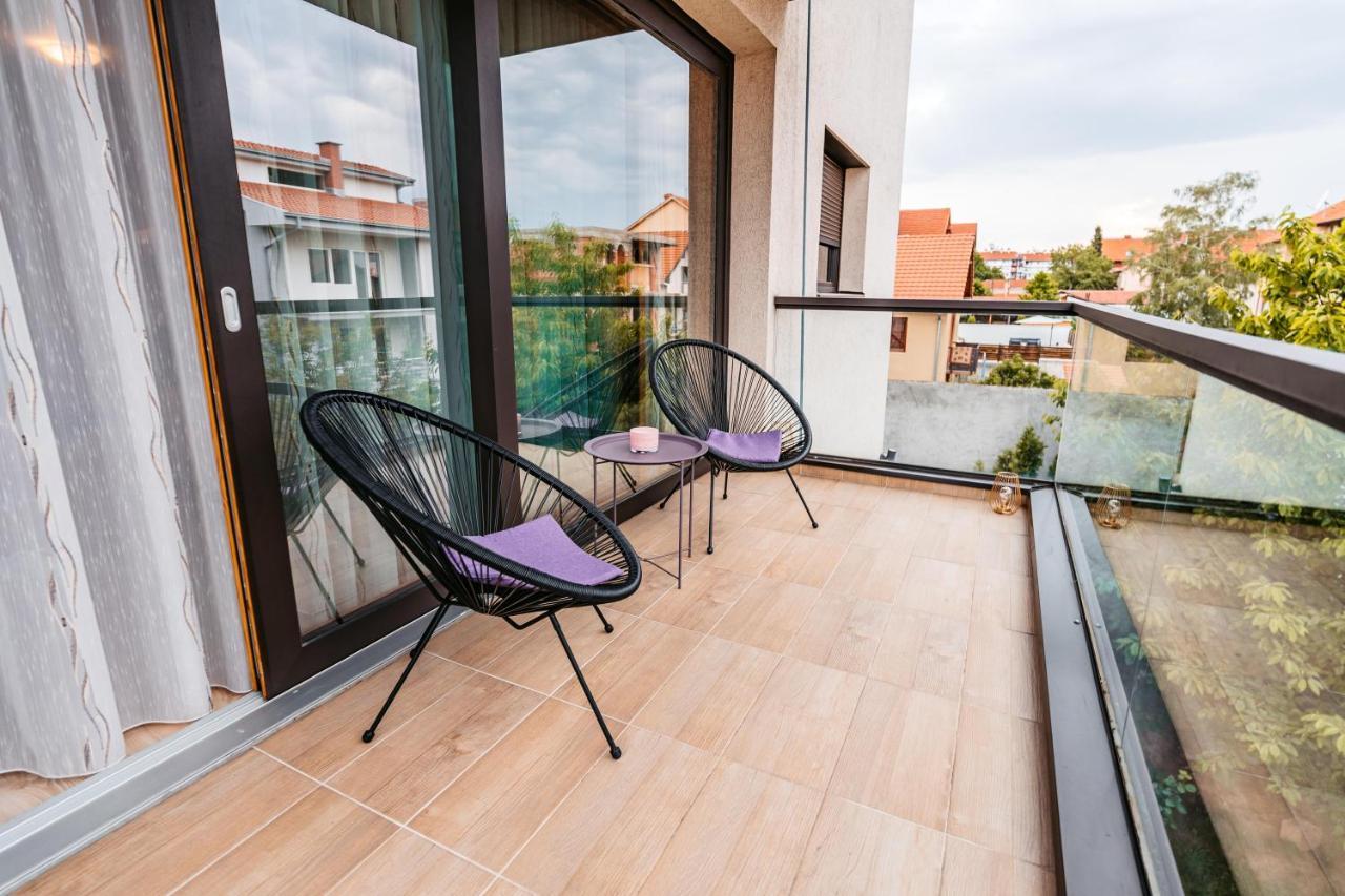 Hotel Lotos Depandans à Ni Extérieur photo