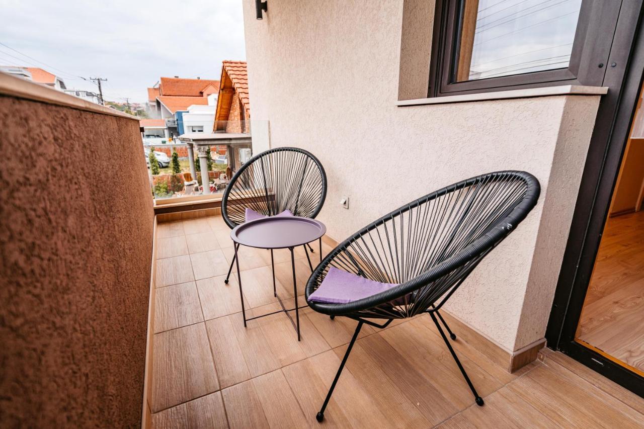 Hotel Lotos Depandans à Ni Extérieur photo