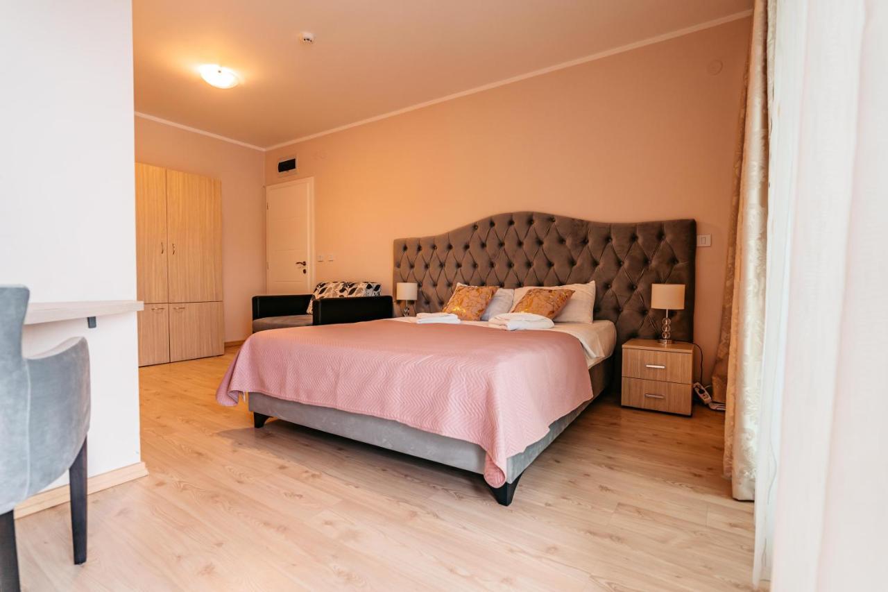 Hotel Lotos Depandans à Ni Extérieur photo