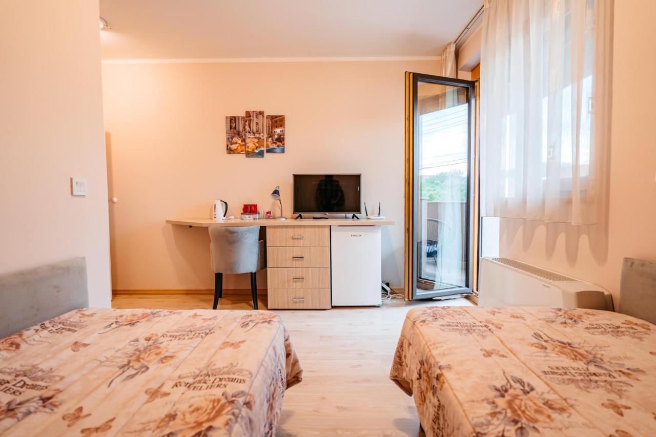 Hotel Lotos Depandans à Ni Extérieur photo