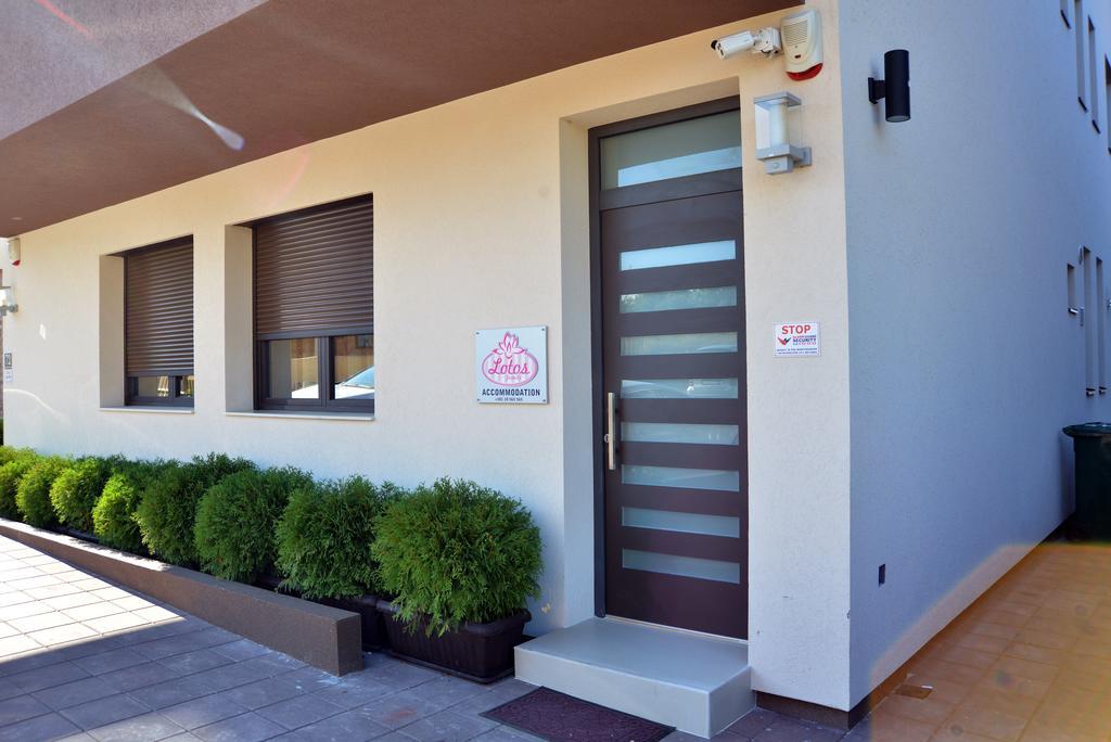Hotel Lotos Depandans à Ni Extérieur photo